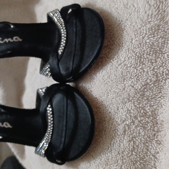 Nina Slhoes - Picture 11 of 15